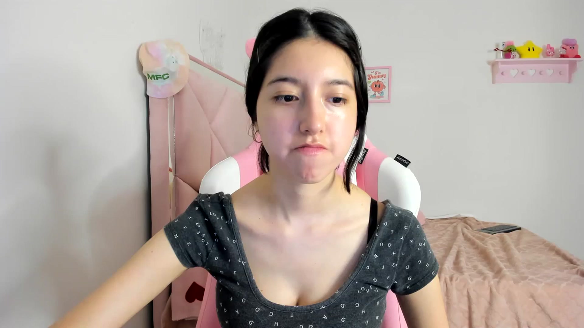 Gallery image thumbnail from Cherrycute666's myfreecams stream on, 04/08/2024, 06:33 image 11 of 20