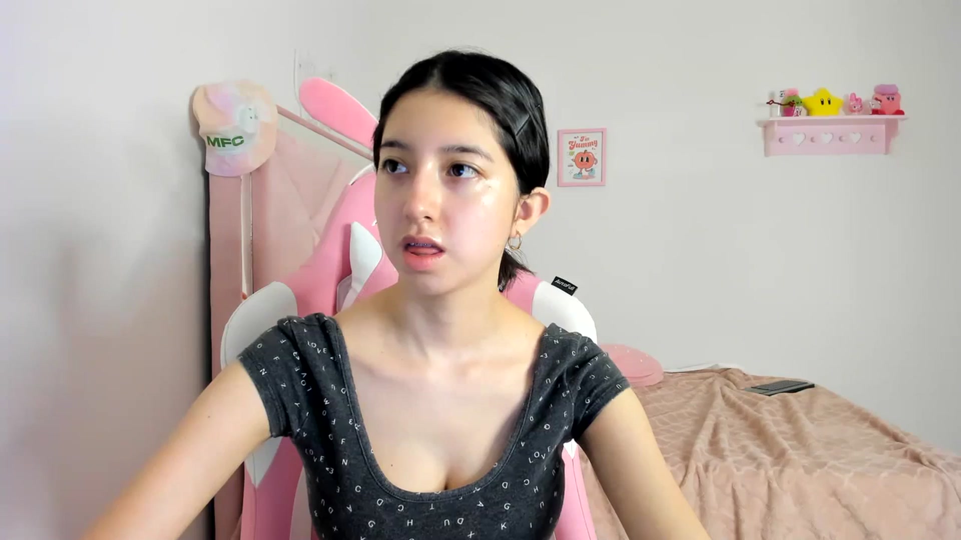 Gallery image thumbnail from Cherrycute666's myfreecams stream on, 04/08/2024, 06:33 image 3 of 20