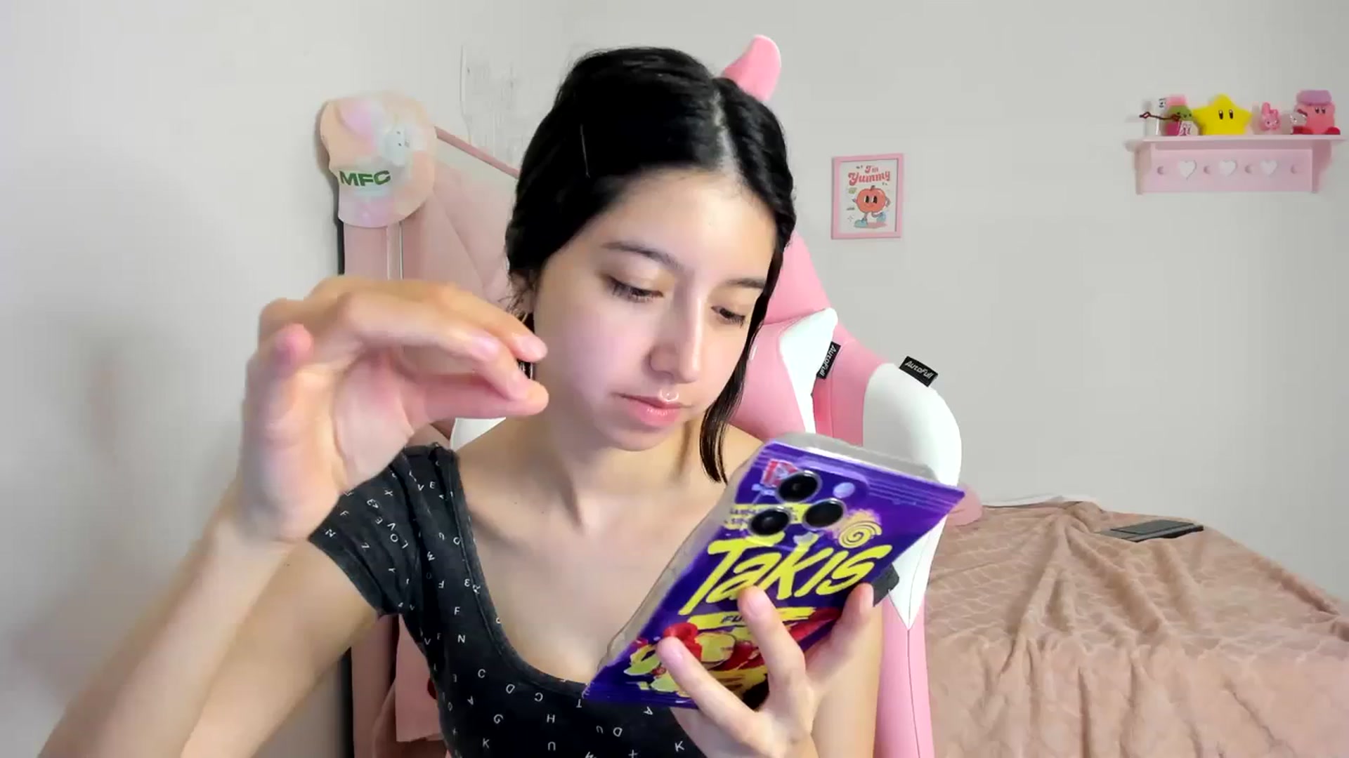 Gallery image thumbnail from Cherrycute666's myfreecams stream on, 04/08/2024, 06:33 image 8 of 20