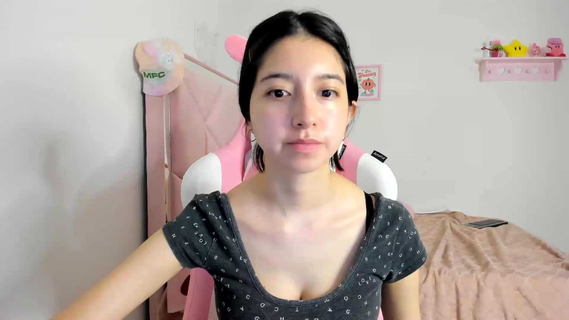 Gallery image thumbnail from Cherrycute666's myfreecams stream on, 04/08/2024, 06:33 image 14 of 20