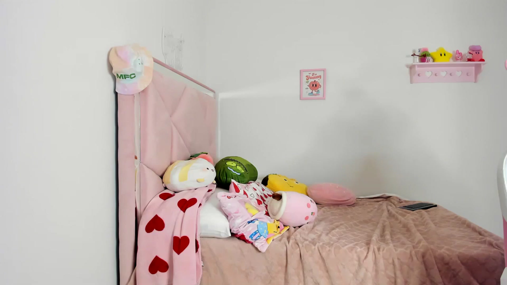 Gallery image thumbnail from Cherrycute666's myfreecams stream on, 04/08/2024, 06:33 image 7 of 20