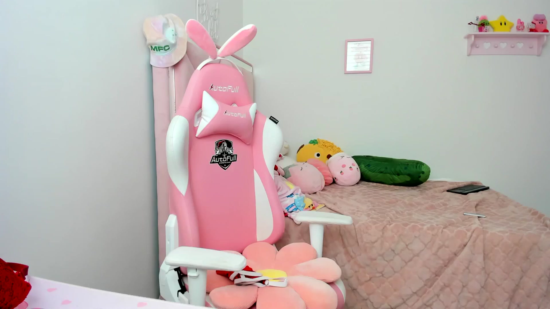 Gallery image thumbnail from Cherrycute666's myfreecams stream on, 04/08/2024, 19:54 image 6 of 20