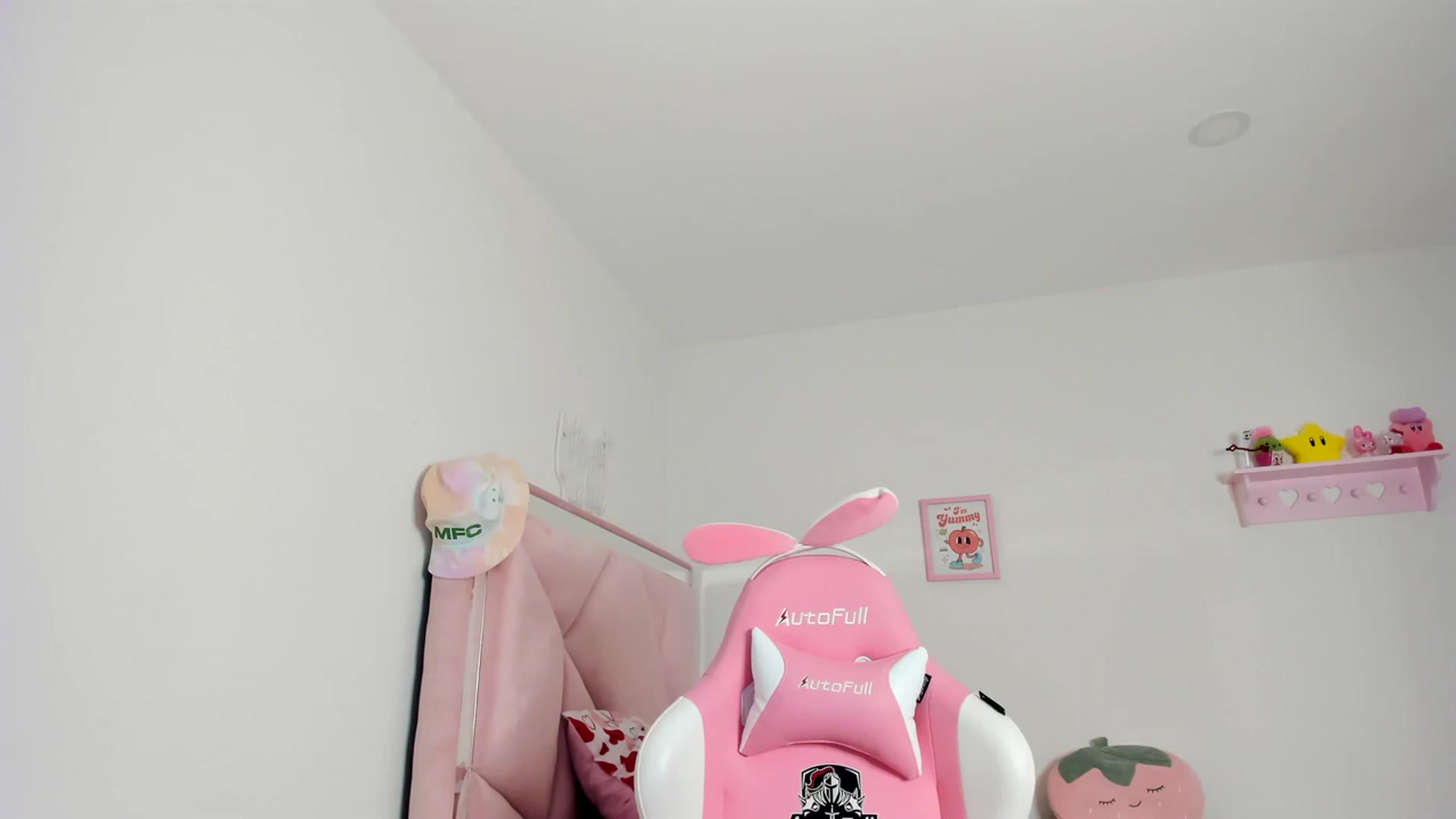 Gallery image thumbnail from Cherrycute666's myfreecams stream on, 04/09/2024, 05:39 image 19 of 20