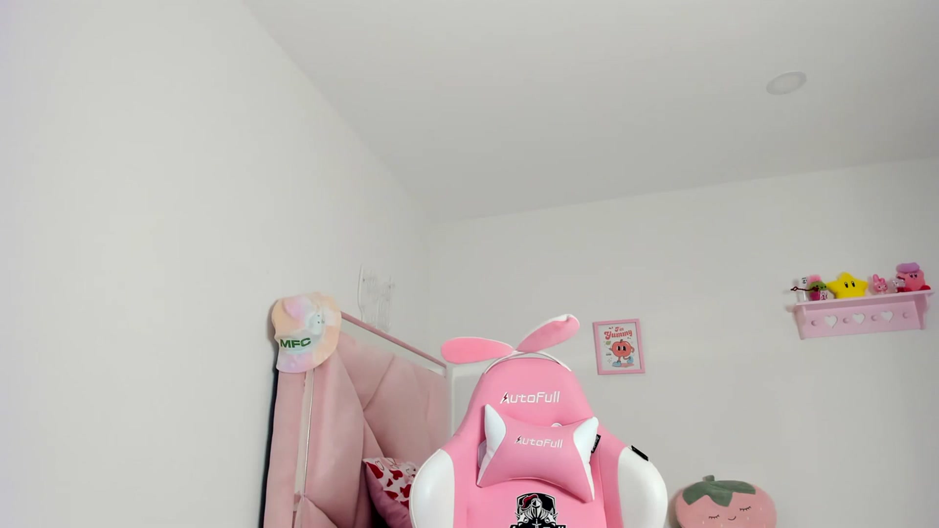 Gallery image thumbnail from Cherrycute666's myfreecams stream on, 04/09/2024, 05:39 image 18 of 20