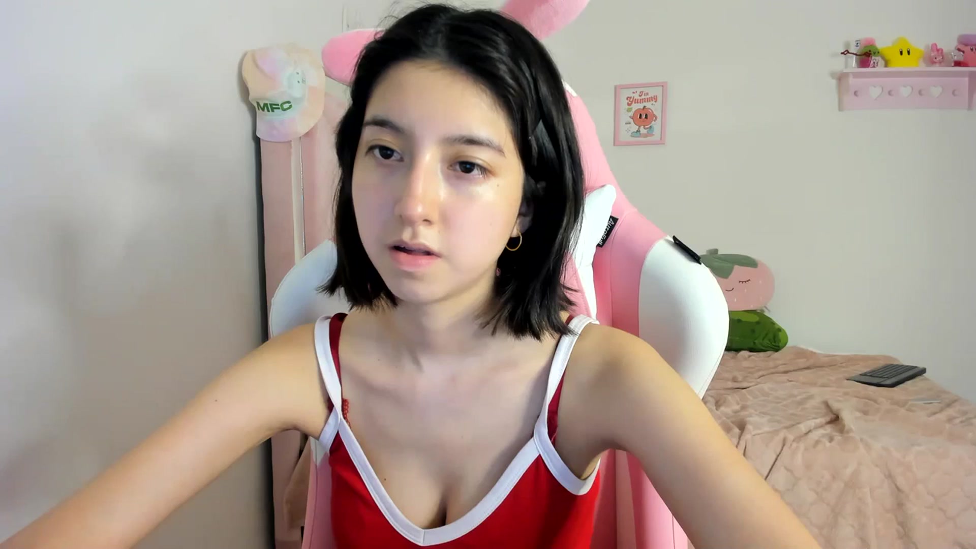 Gallery image thumbnail from Cherrycute666's myfreecams stream on, 04/09/2024, 06:31 image 4 of 20