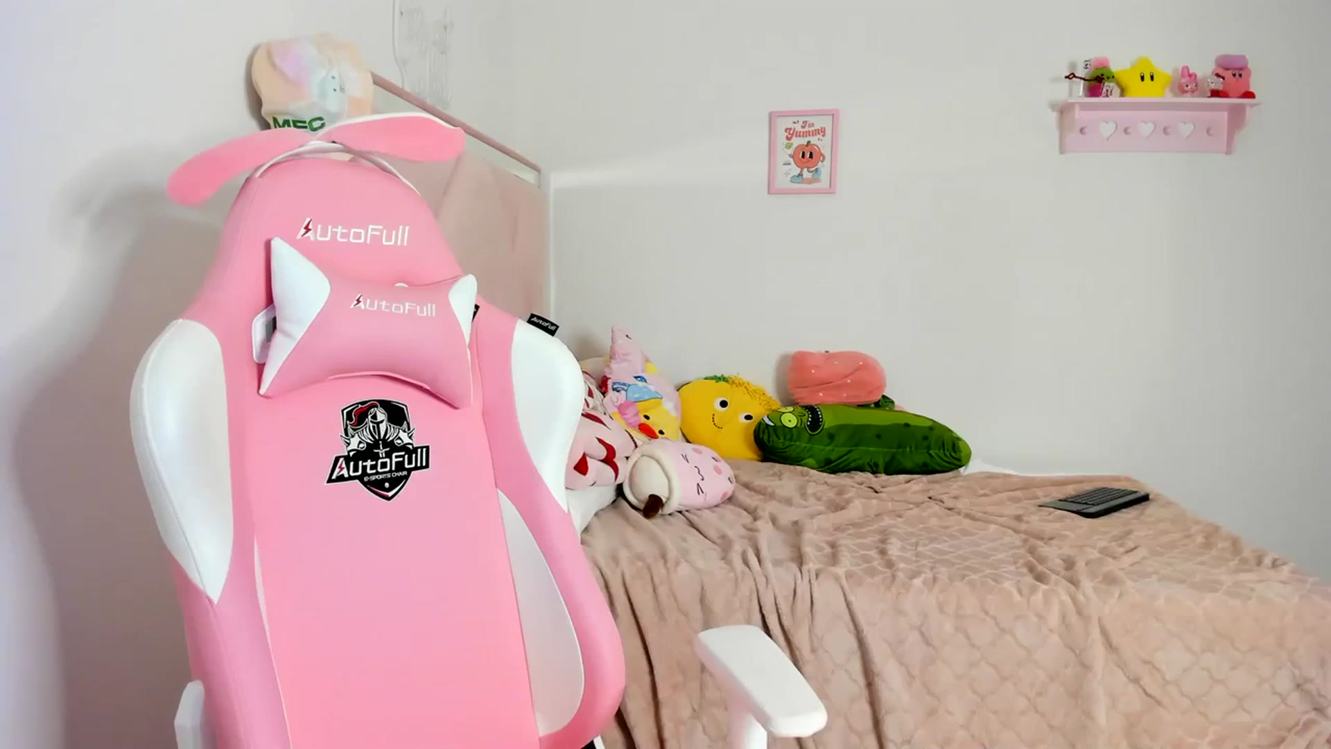 Gallery image thumbnail from Cherrycute666's myfreecams stream on, 04/10/2024, 04:19 image 19 of 20