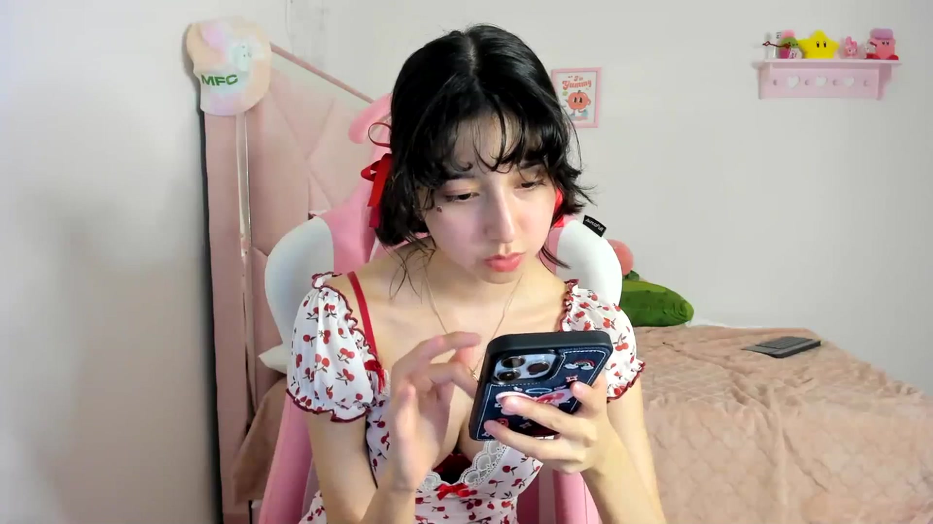 Gallery image thumbnail from Cherrycute666's myfreecams stream on, 04/10/2024, 04:19 image 7 of 20