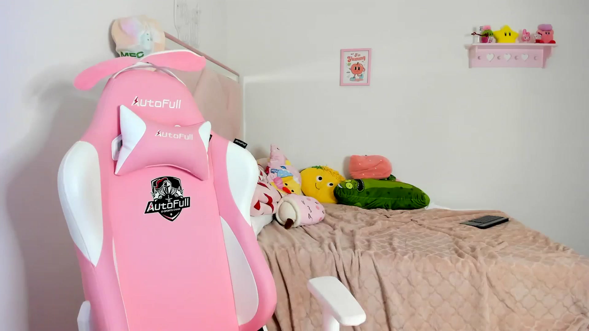 Gallery image thumbnail from Cherrycute666's myfreecams stream on, 04/10/2024, 04:19 image 17 of 20