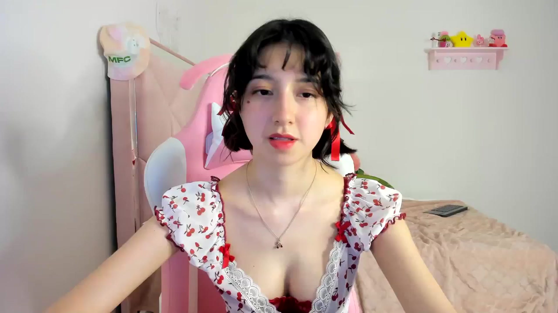 Gallery image thumbnail from Cherrycute666's myfreecams stream on, 04/10/2024, 05:19 image 10 of 20