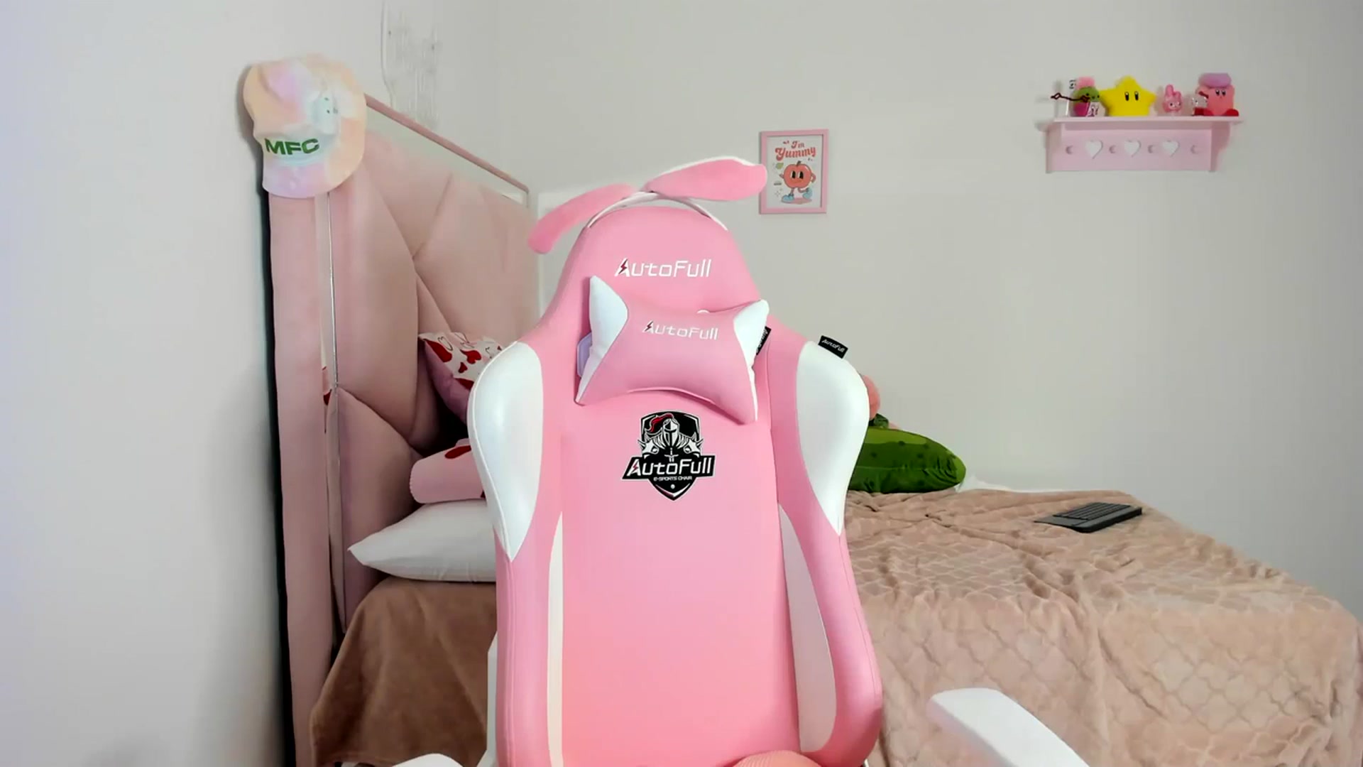 Gallery image thumbnail from Cherrycute666's myfreecams stream on, 04/10/2024, 05:19 image 11 of 20