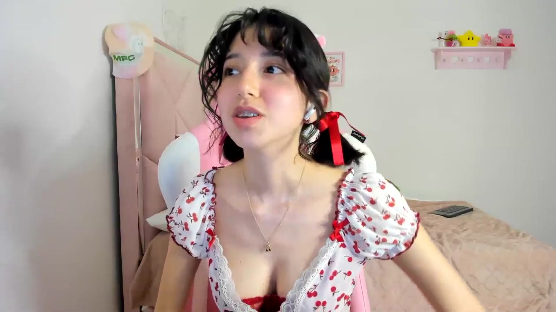 Gallery image thumbnail from Cherrycute666's myfreecams stream on, 04/10/2024, 05:19 image 3 of 20