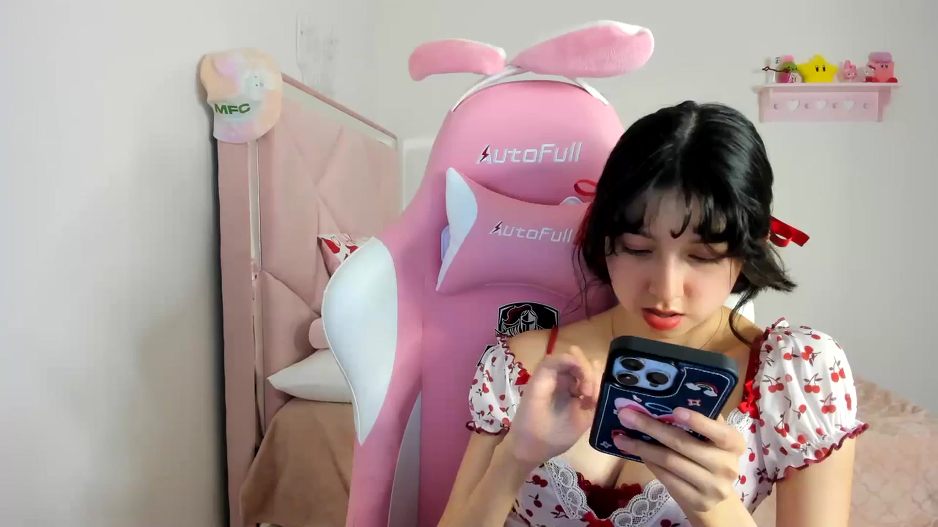 Gallery image thumbnail from Cherrycute666's myfreecams stream on, 04/10/2024, 07:45 image 4 of 20
