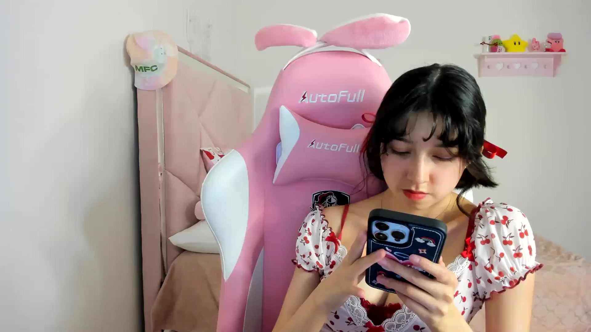 Gallery image thumbnail from Cherrycute666's myfreecams stream on, 04/10/2024, 07:45 image 3 of 20