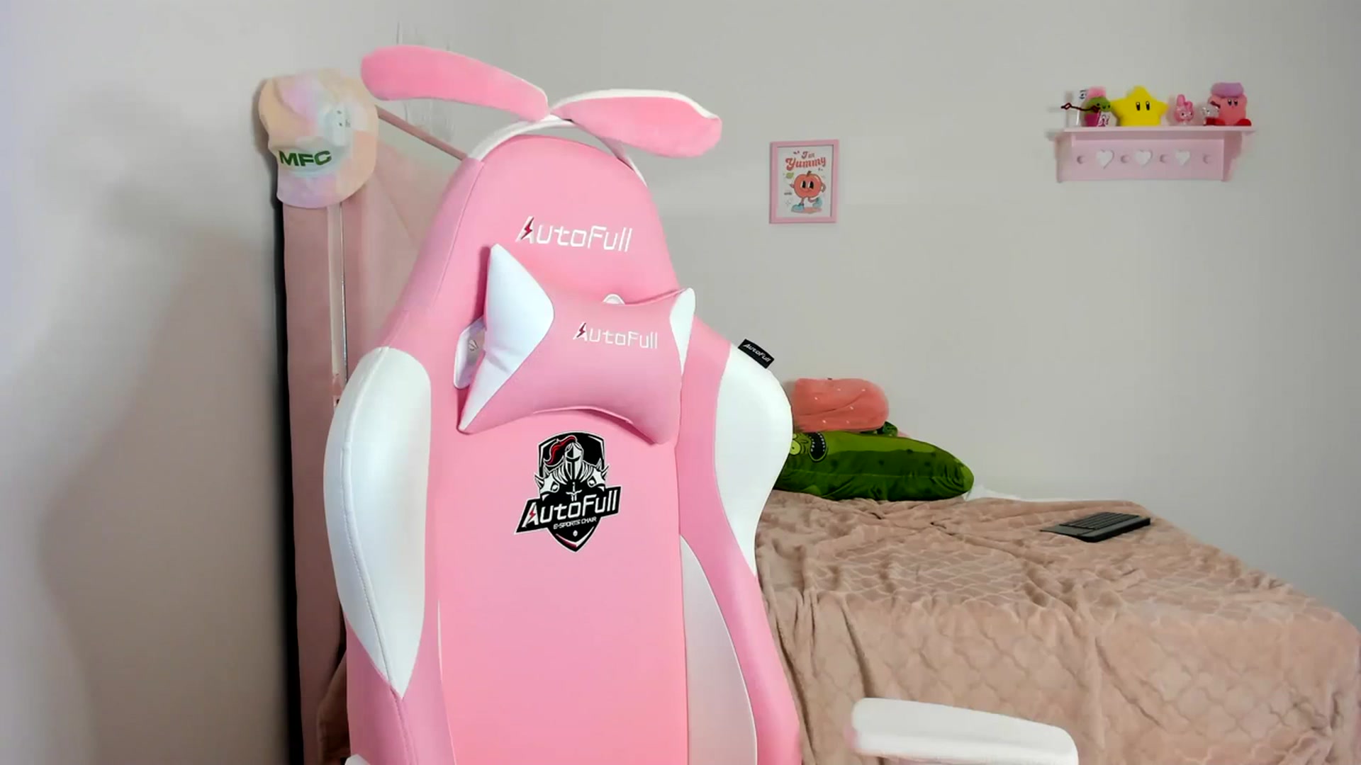 Gallery image thumbnail from Cherrycute666's myfreecams stream on, 04/10/2024, 07:45 image 14 of 20