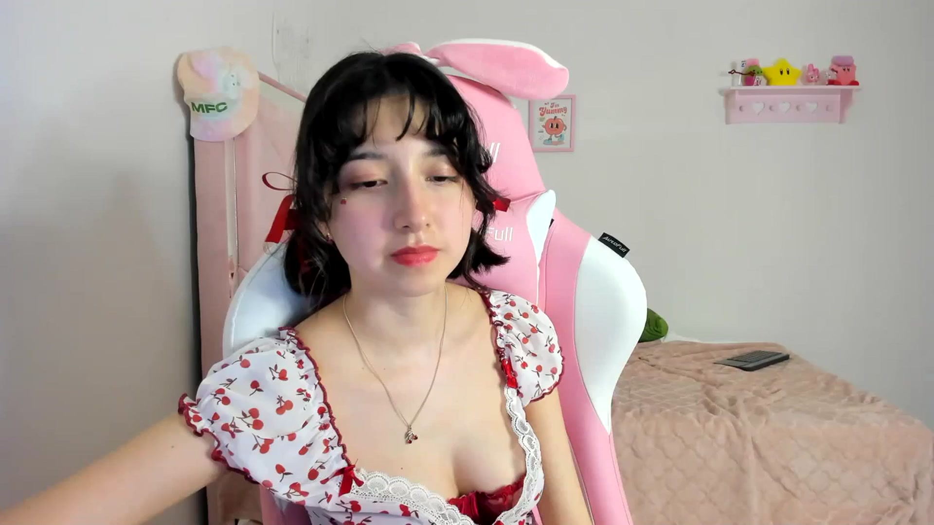Gallery image thumbnail from Cherrycute666's myfreecams stream on, 04/10/2024, 07:45 image 20 of 20
