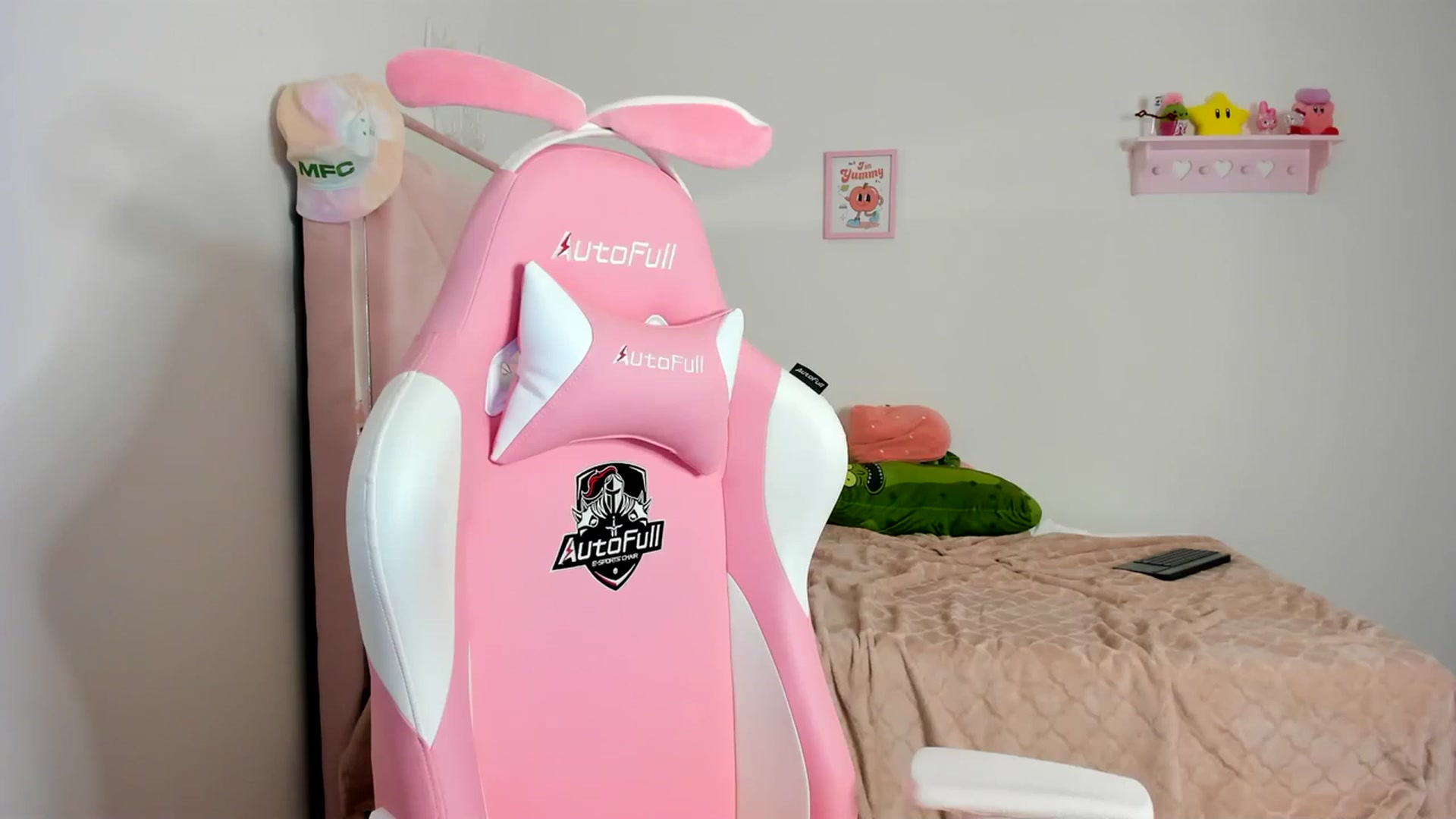 Gallery image thumbnail from Cherrycute666's myfreecams stream on, 04/10/2024, 07:45 image 15 of 20