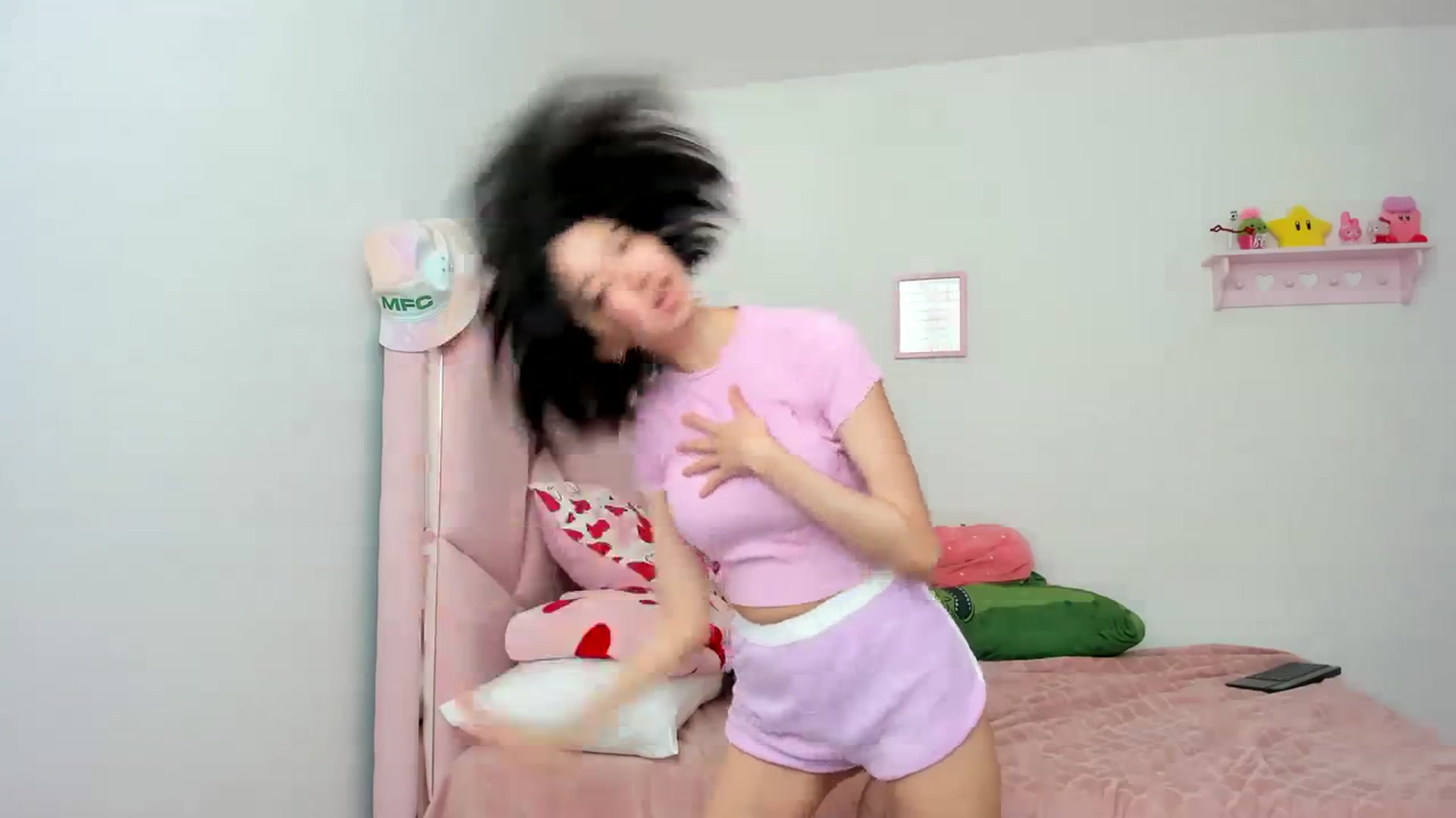 Gallery image thumbnail from Cherrycute666's myfreecams stream on, 04/11/2024, 24:04 image 2 of 20
