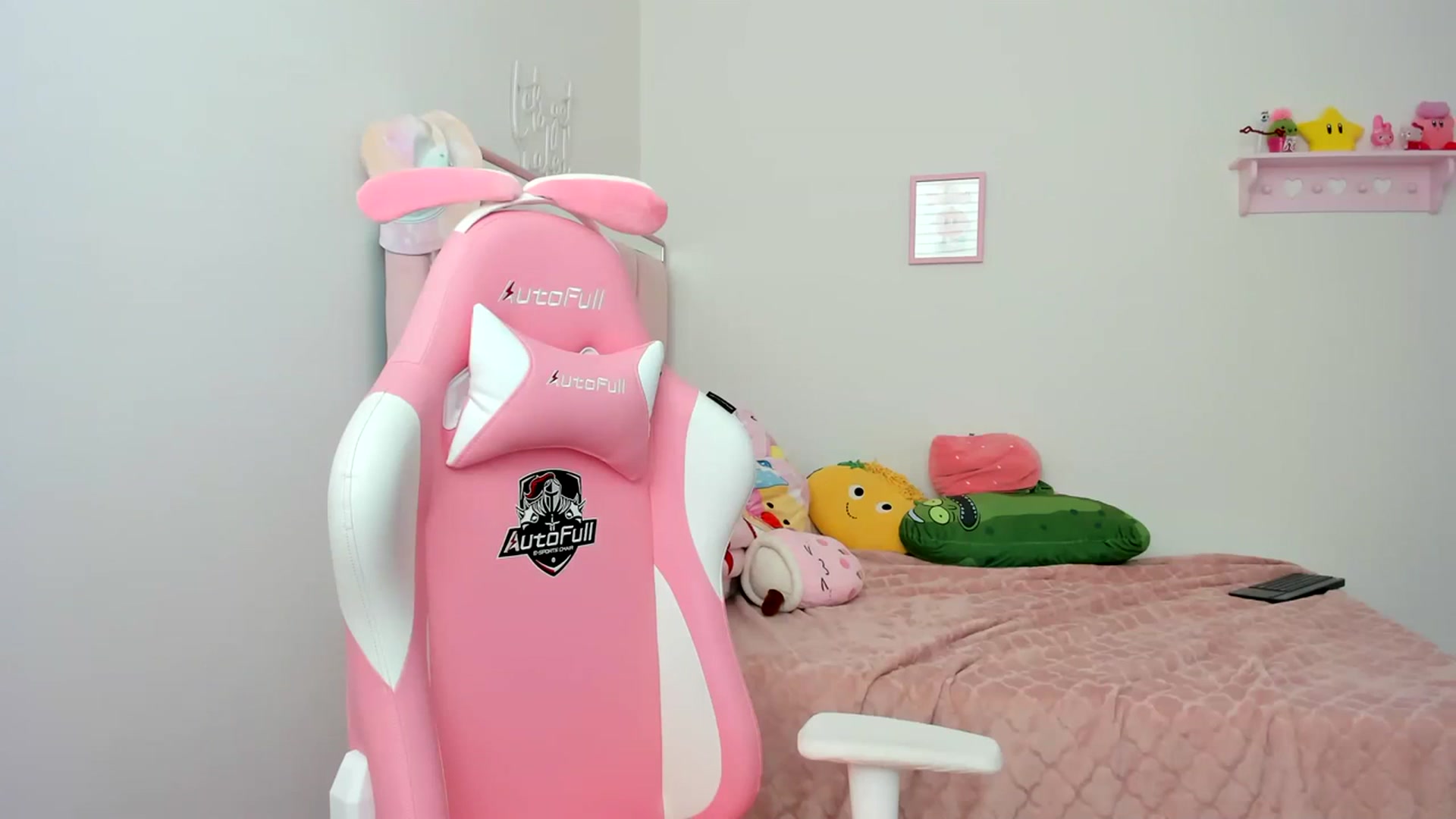 Gallery image thumbnail from Cherrycute666's myfreecams stream on, 04/11/2024, 24:04 image 5 of 20