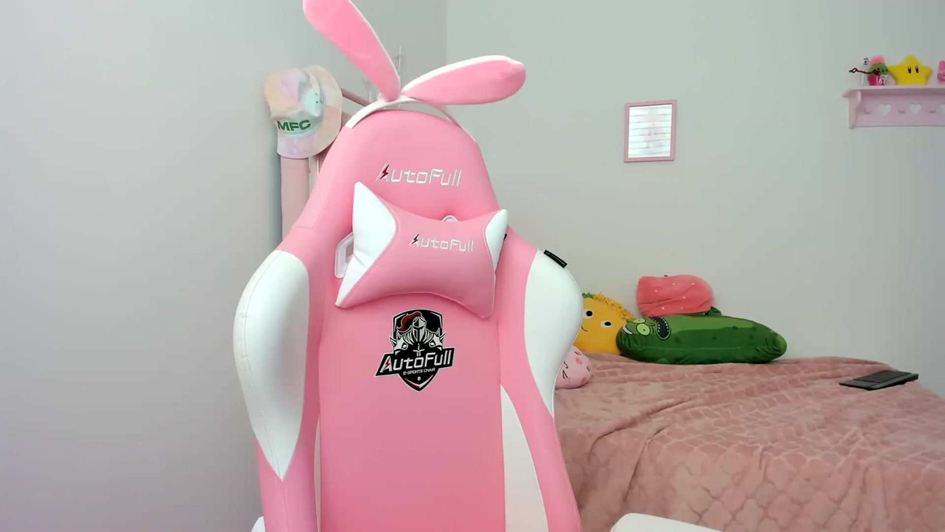 Gallery image thumbnail from Cherrycute666's myfreecams stream on, 04/11/2024, 24:04 image 9 of 20