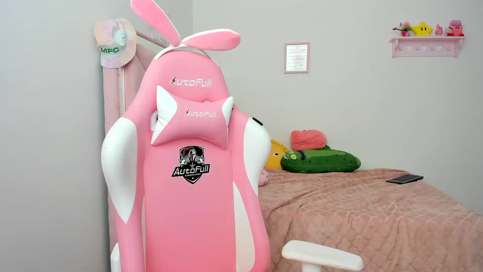 Gallery image thumbnail from Cherrycute666's myfreecams stream on, 04/11/2024, 24:04 image 14 of 20