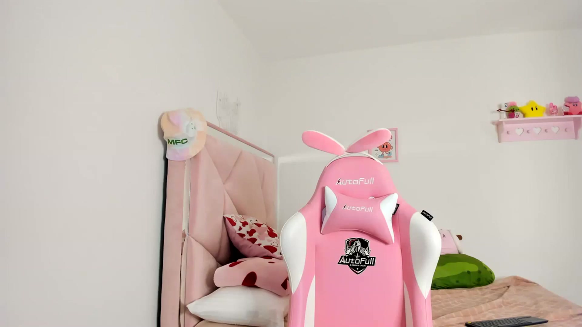 Gallery image thumbnail from Cherrycute666's myfreecams stream on, 04/12/2024, 03:15 image 11 of 20