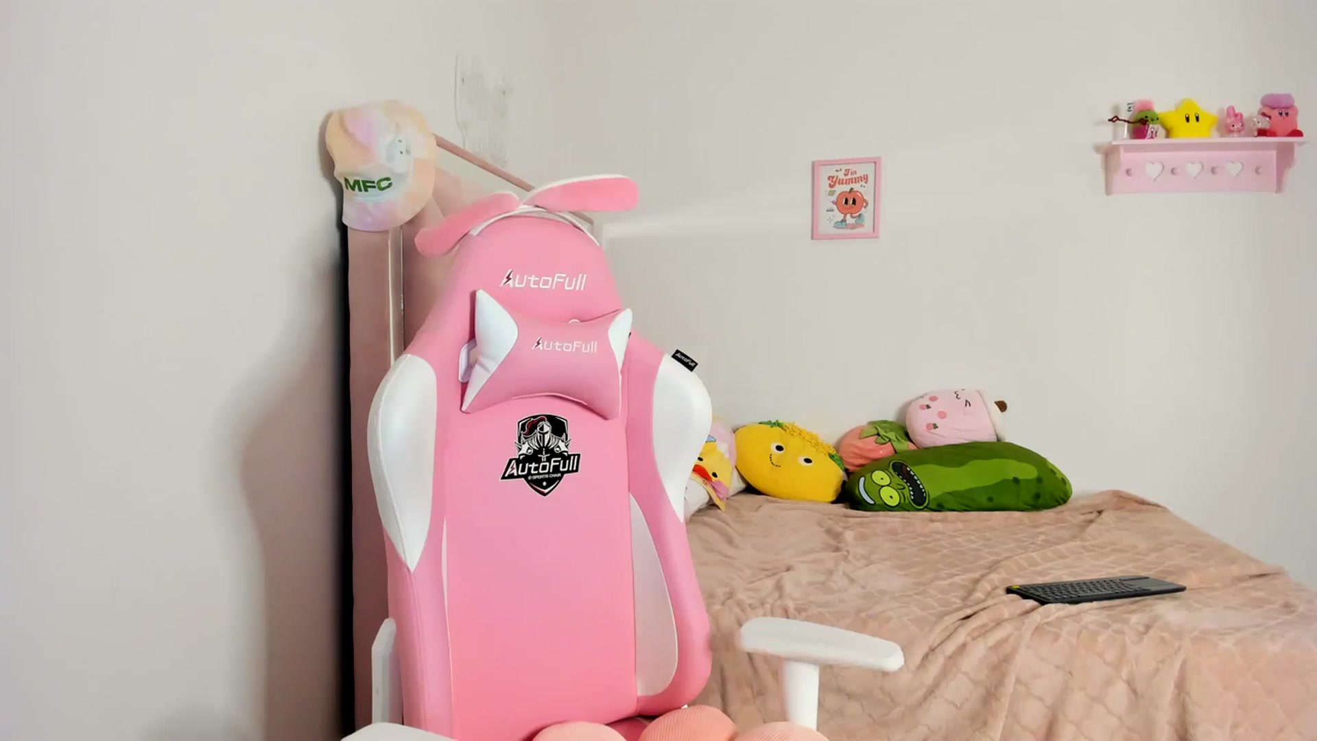 Gallery image thumbnail from Cherrycute666's myfreecams stream on, 04/12/2024, 06:28 image 8 of 20