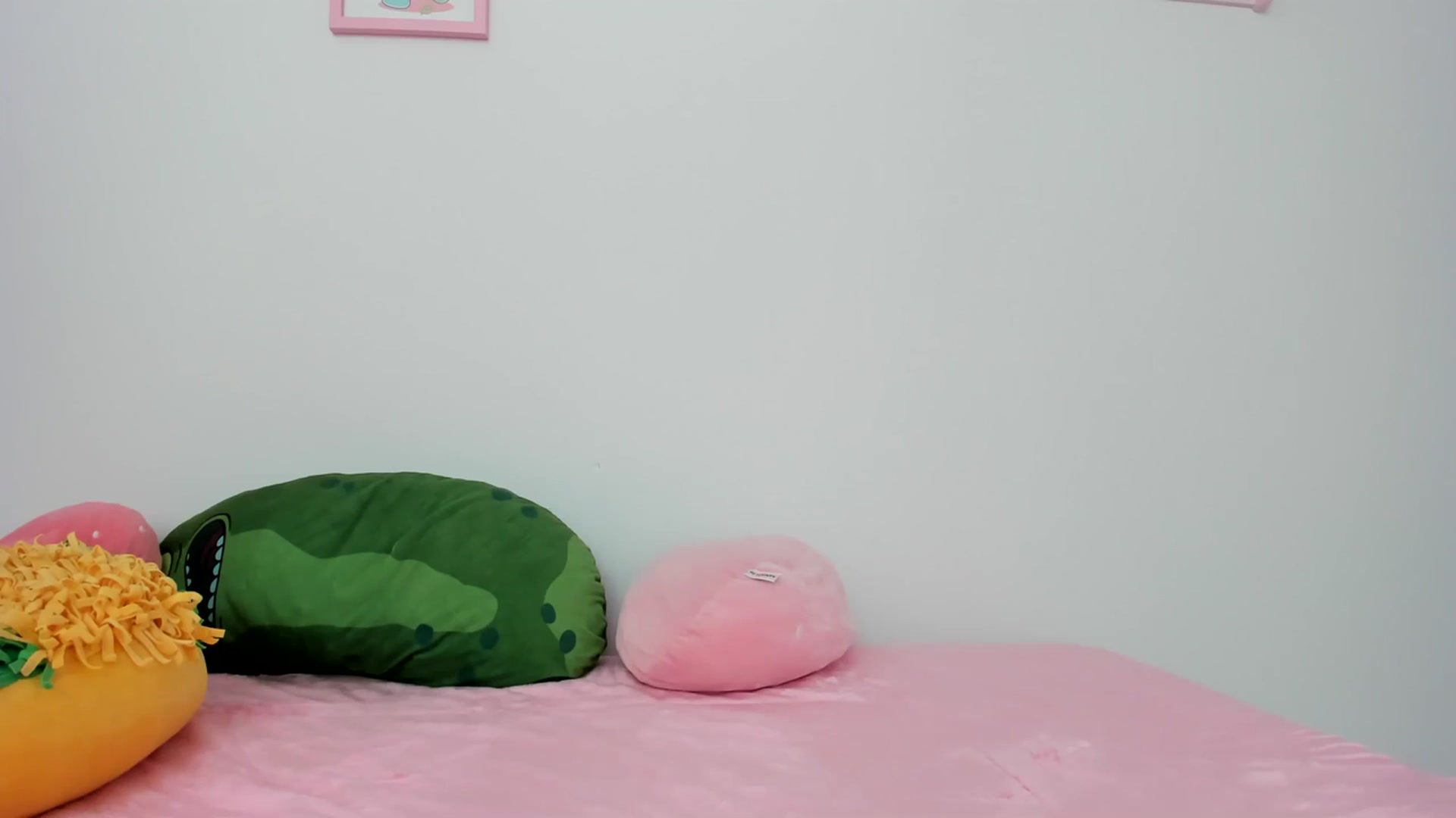 Gallery image thumbnail from Cherrycute666's myfreecams stream on, 04/12/2024, 21:28 image 13 of 20