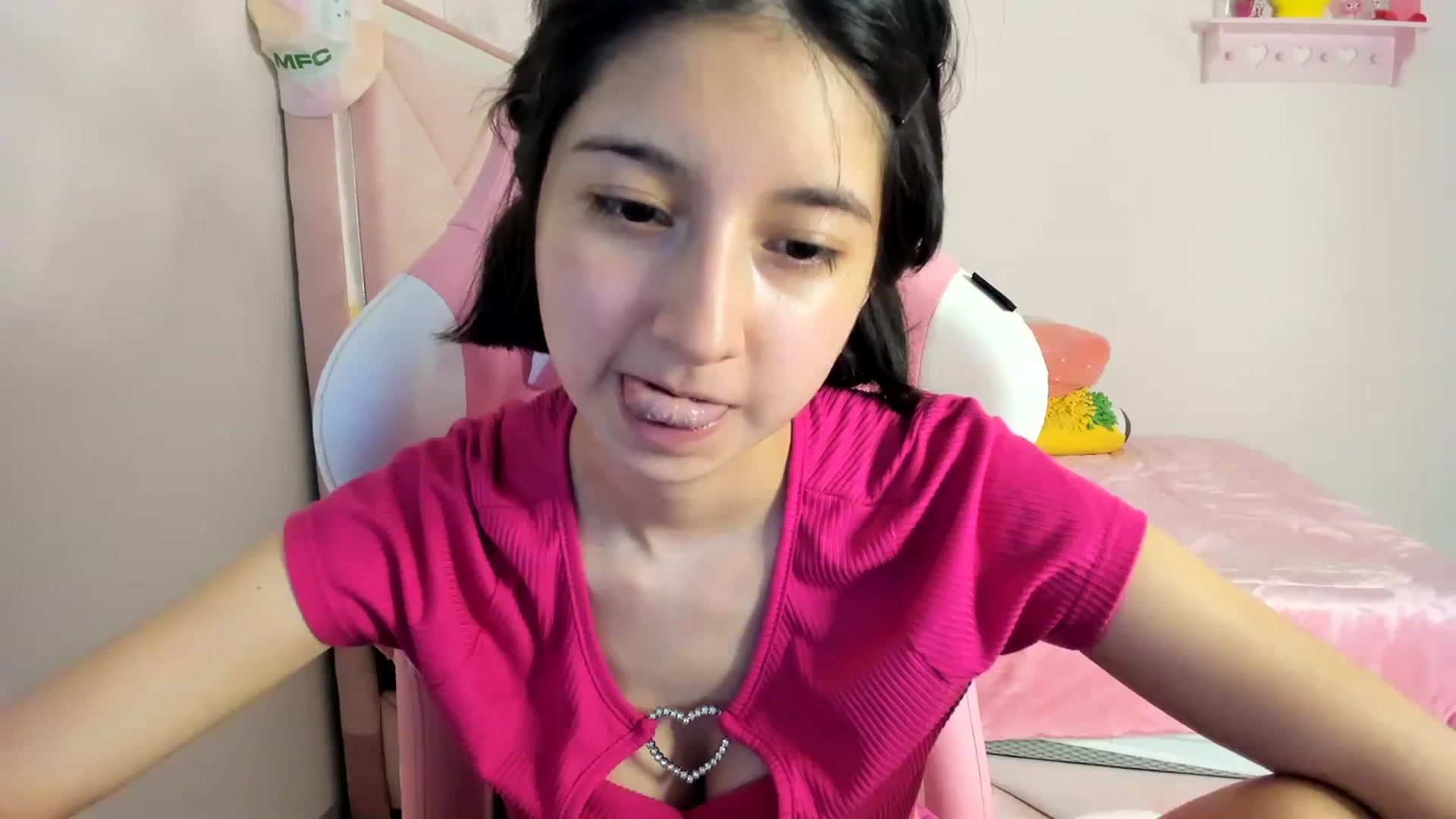Gallery image thumbnail from Cherrycute666's myfreecams stream on, 04/13/2024, 01:45 image 3 of 20