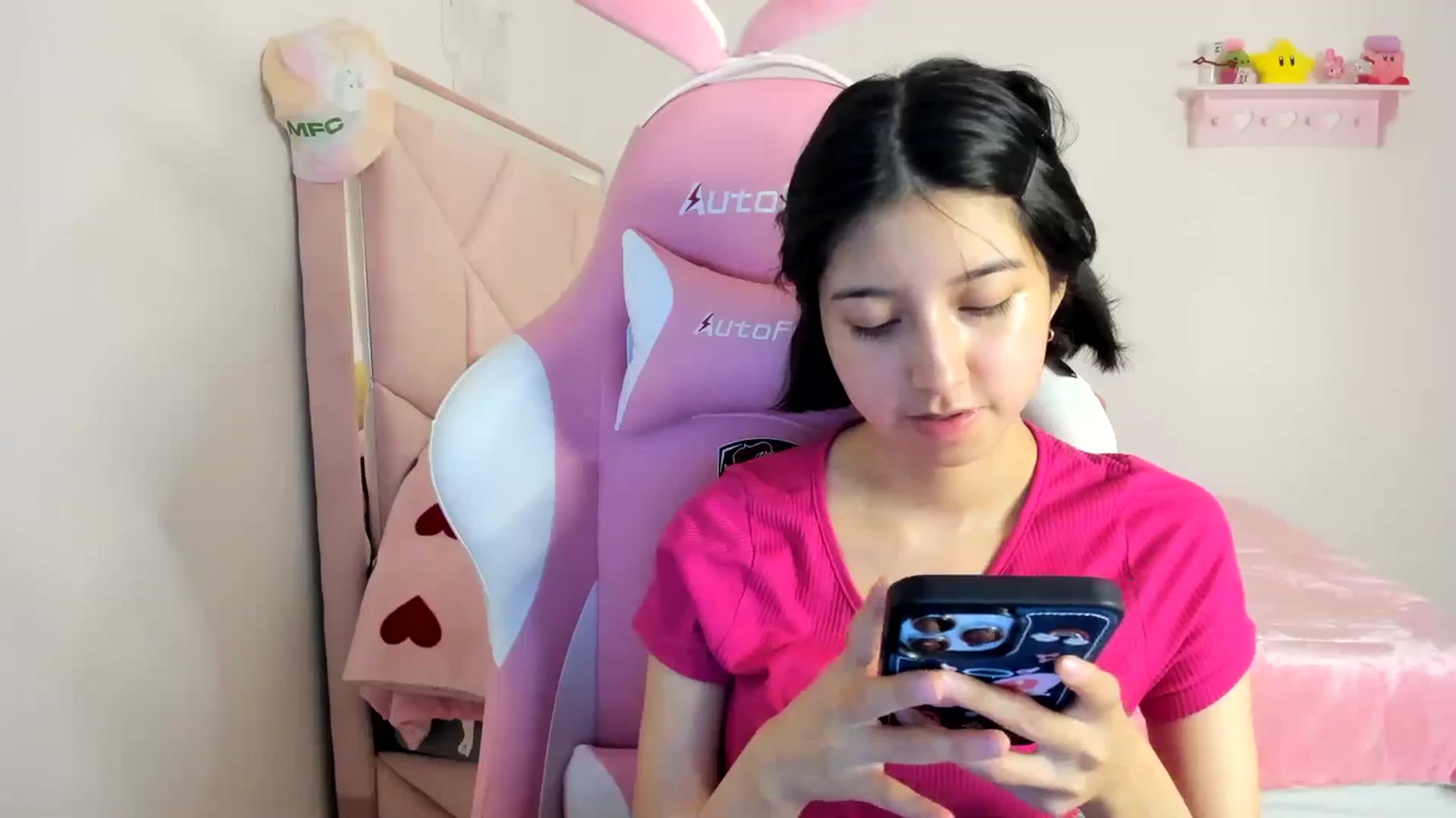 Gallery image thumbnail from Cherrycute666's myfreecams stream on, 04/13/2024, 01:45 image 15 of 20