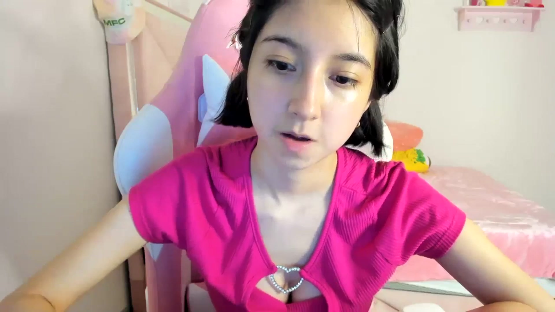 Gallery image thumbnail from Cherrycute666's myfreecams stream on, 04/13/2024, 01:45 image 5 of 20