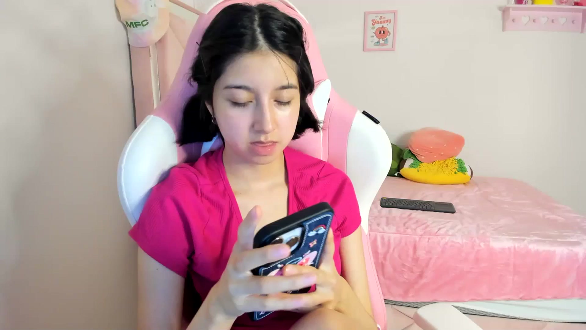 Gallery image thumbnail from Cherrycute666's myfreecams stream on, 04/13/2024, 01:45 image 1 of 20