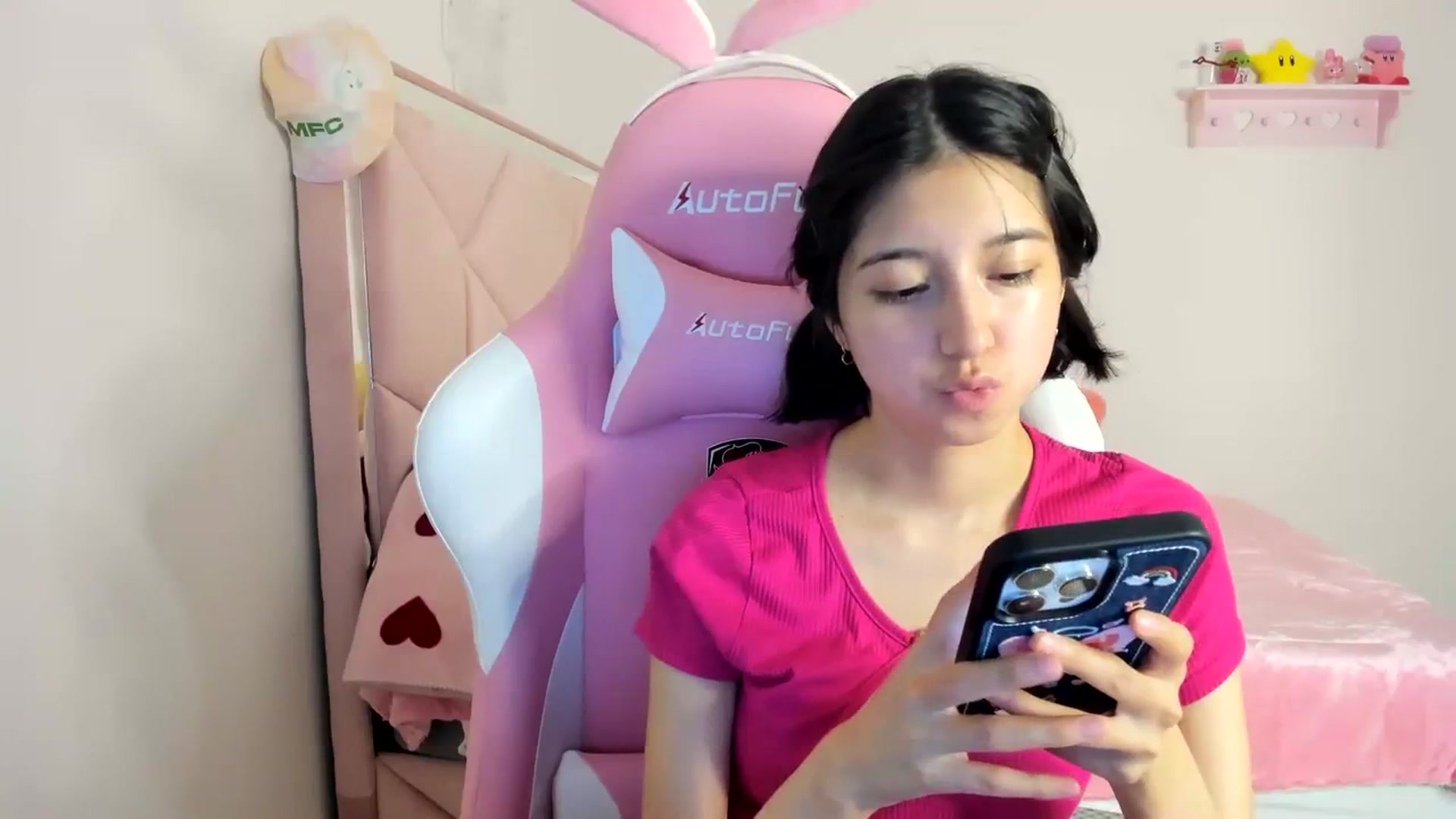 Gallery image thumbnail from Cherrycute666's myfreecams stream on, 04/13/2024, 01:45 image 16 of 20