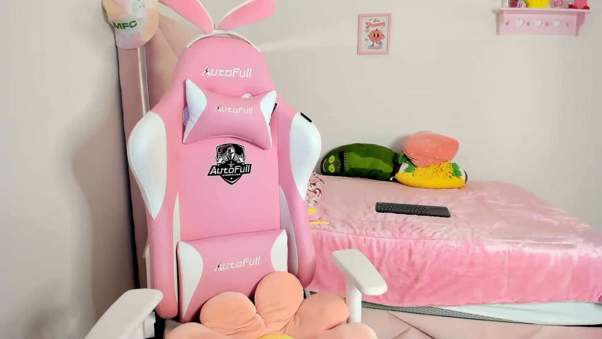 Gallery image thumbnail from Cherrycute666's myfreecams stream on, 04/13/2024, 01:45 image 9 of 20