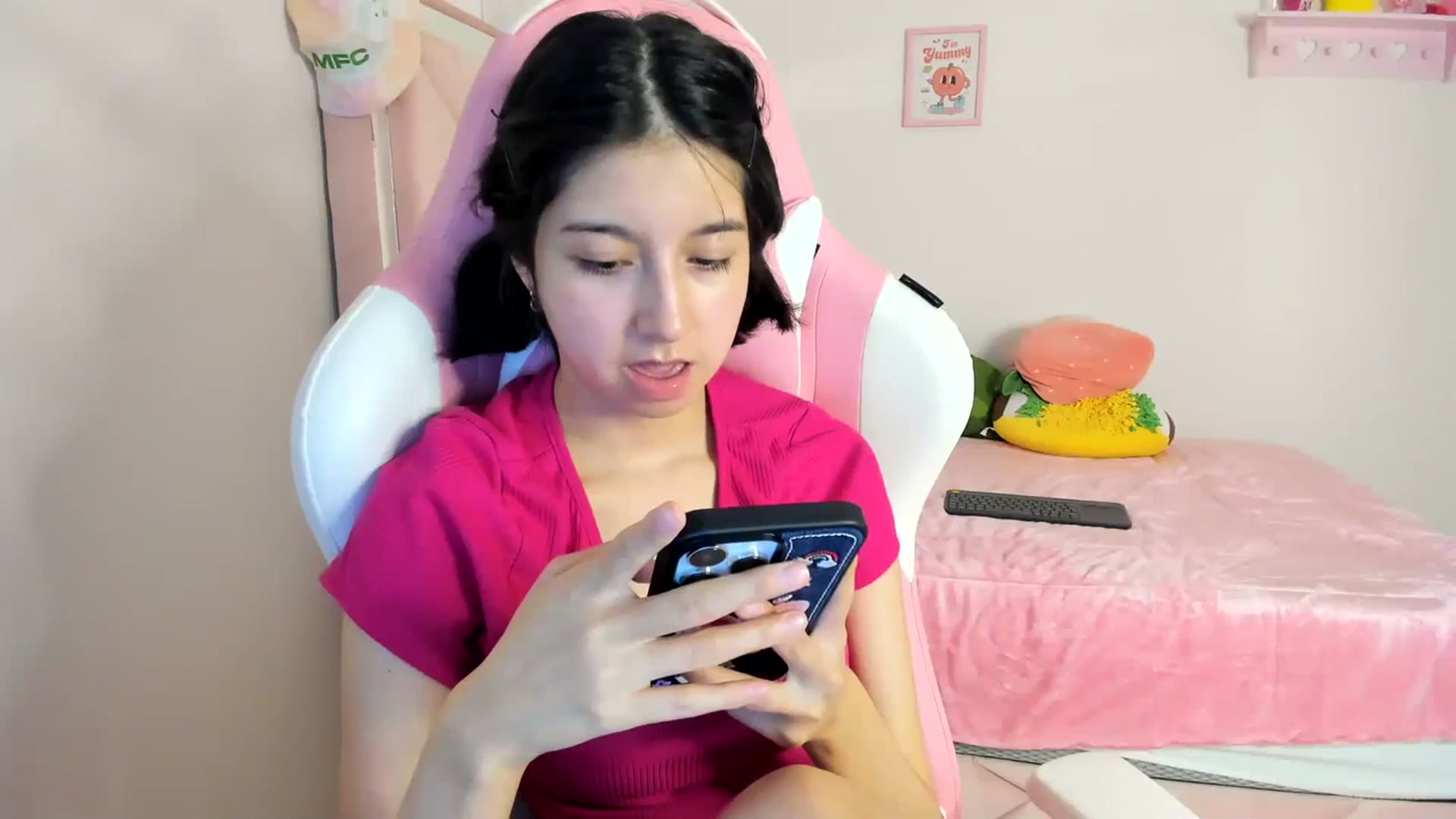 Gallery image thumbnail from Cherrycute666's myfreecams stream on, 04/13/2024, 01:45 image 2 of 20