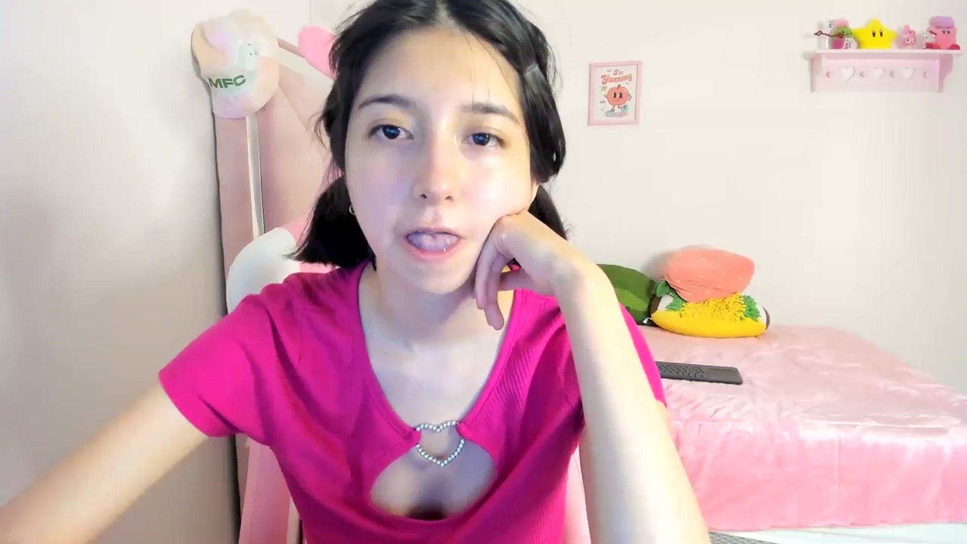 Gallery image thumbnail from Cherrycute666's myfreecams stream on, 04/13/2024, 01:45 image 18 of 20