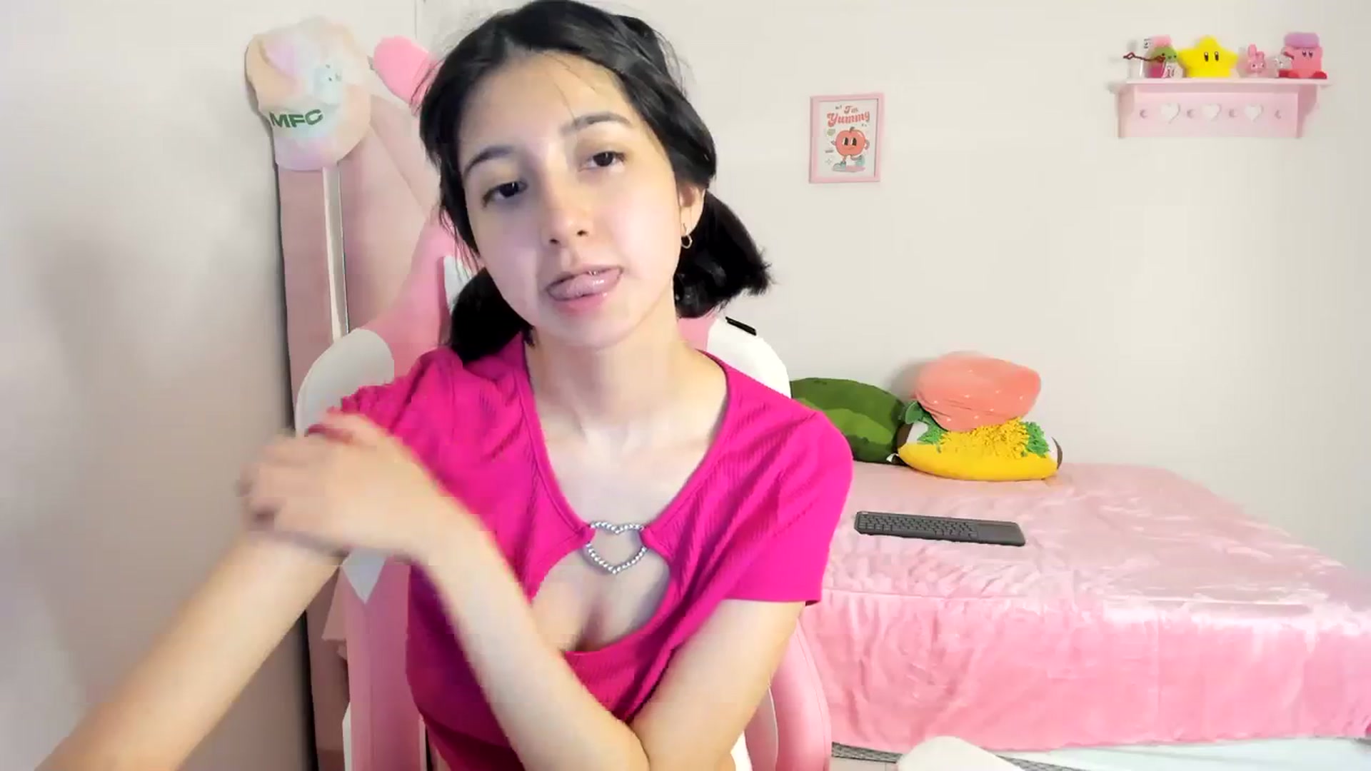 Gallery image thumbnail from Cherrycute666's myfreecams stream on, 04/13/2024, 01:45 image 17 of 20