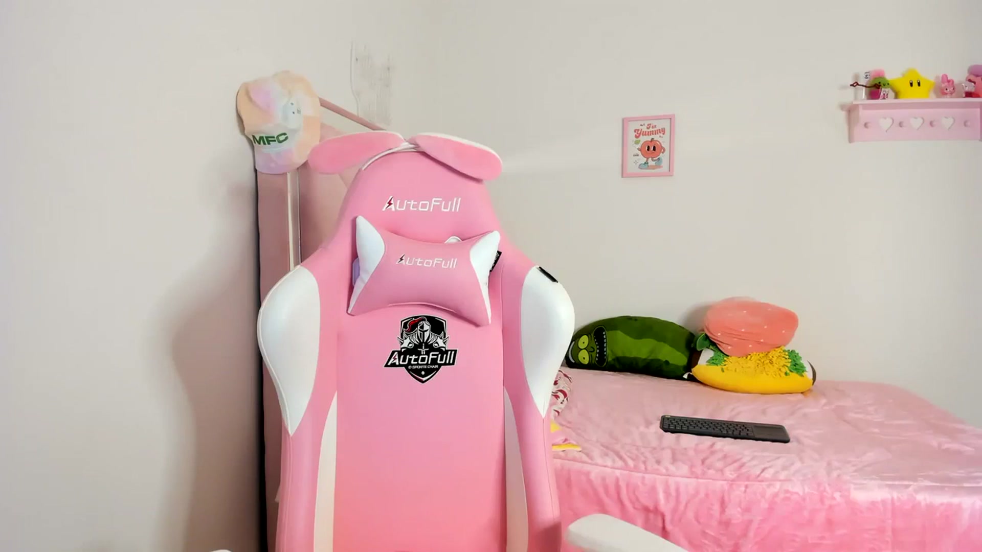 Gallery image thumbnail from Cherrycute666's myfreecams stream on, 04/13/2024, 04:01 image 15 of 20