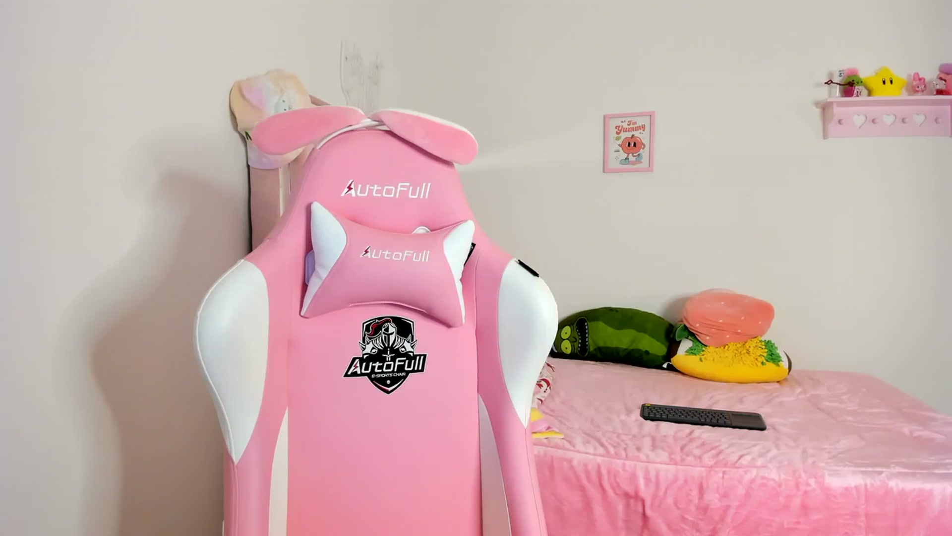 Gallery image thumbnail from Cherrycute666's myfreecams stream on, 04/13/2024, 04:01 image 10 of 20