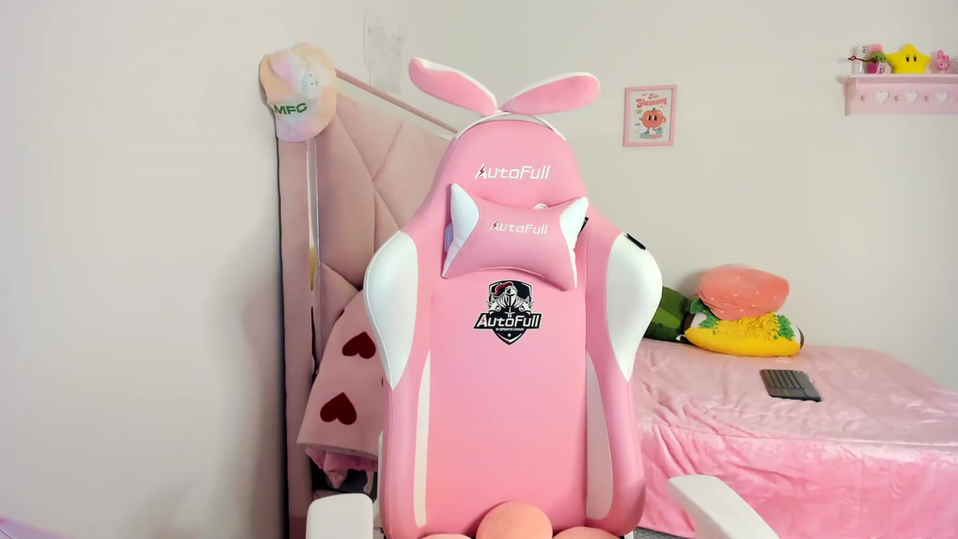 Gallery image thumbnail from Cherrycute666's myfreecams stream on, 04/13/2024, 07:33 image 16 of 20