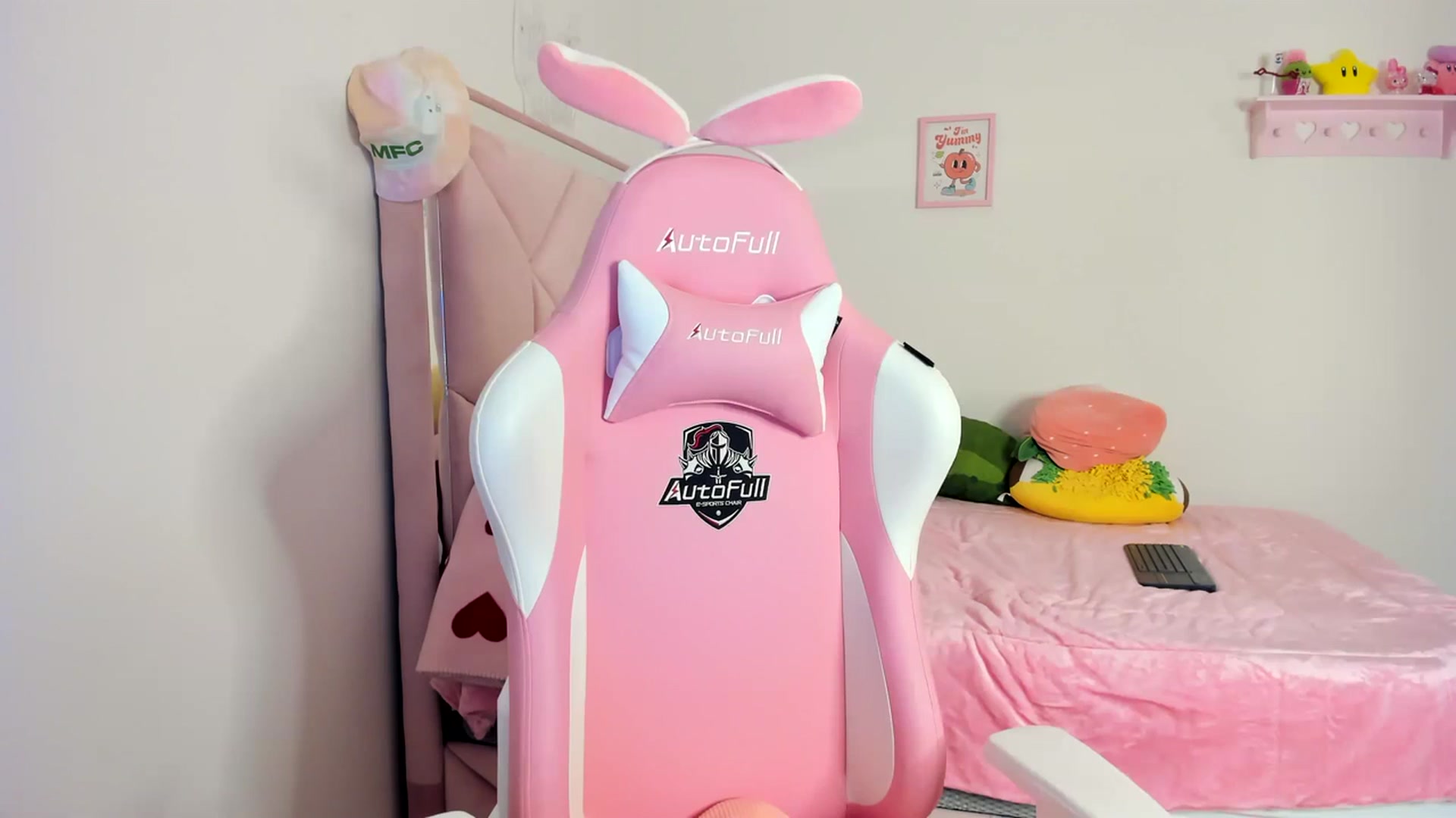Gallery image thumbnail from Cherrycute666's myfreecams stream on, 04/13/2024, 07:33 image 19 of 20