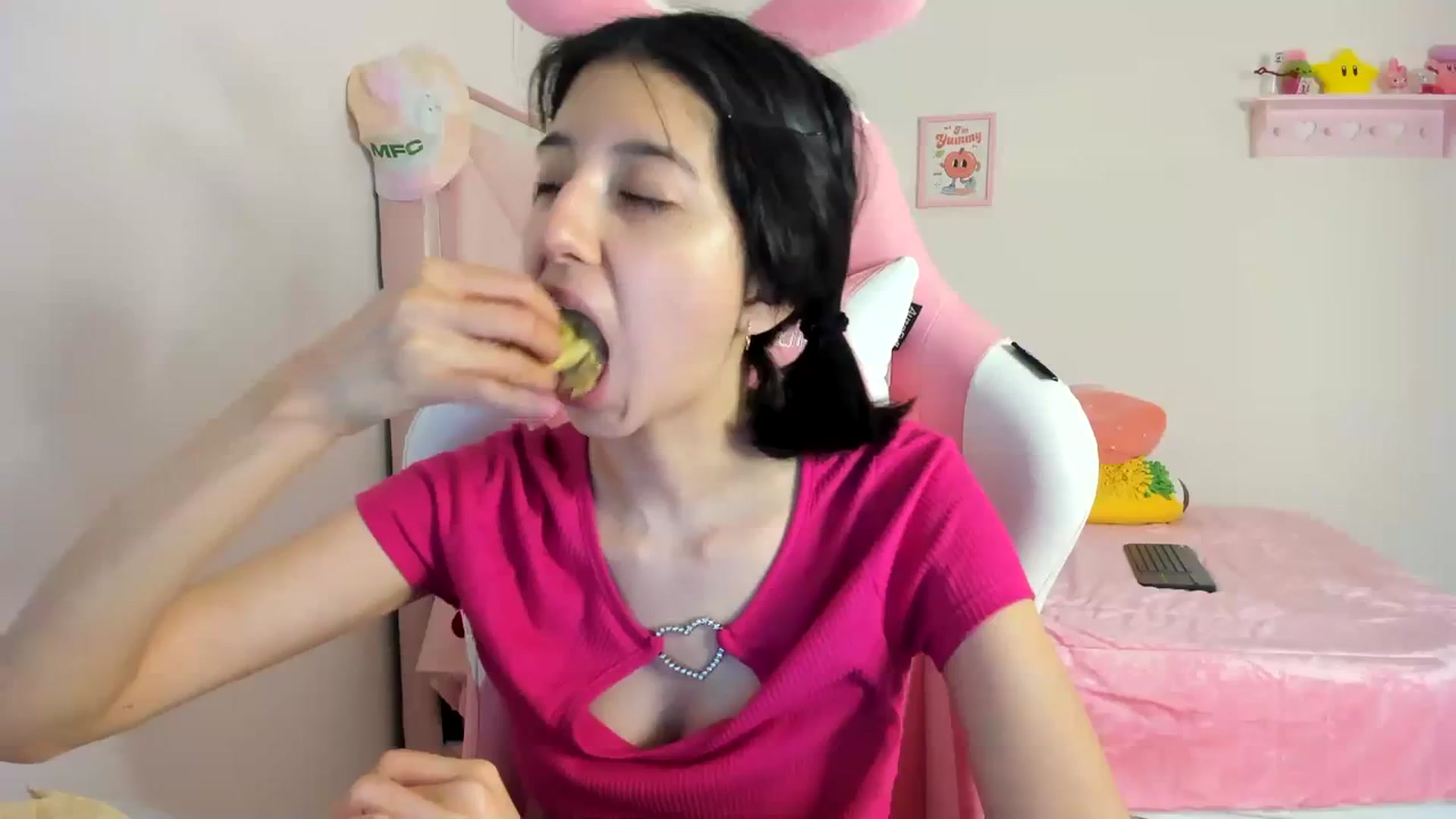 Gallery image thumbnail from Cherrycute666's myfreecams stream on, 04/13/2024, 07:33 image 17 of 20