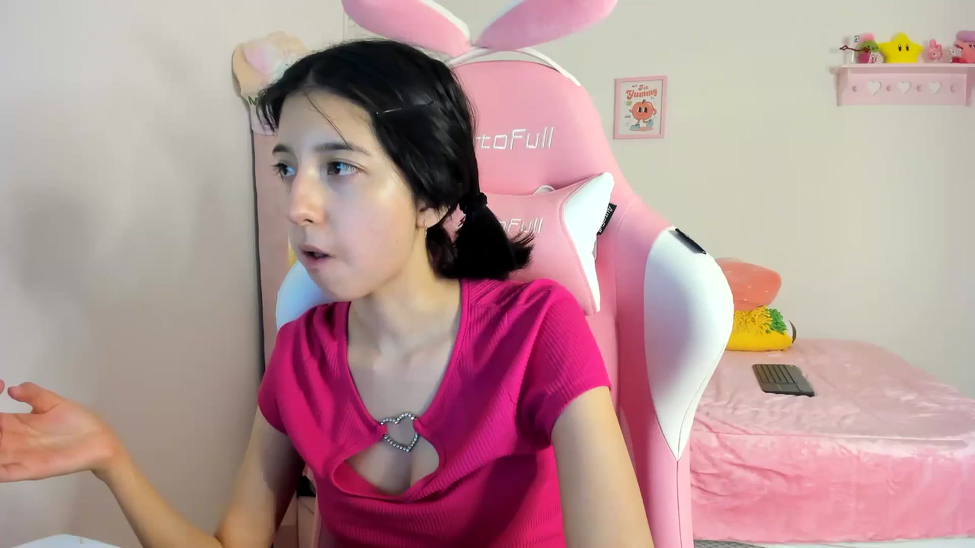 Gallery image thumbnail from Cherrycute666's myfreecams stream on, 04/13/2024, 07:33 image 18 of 20