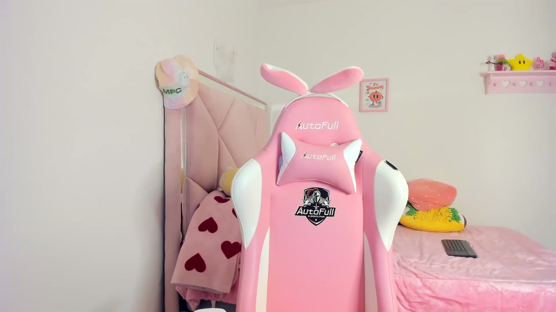 Gallery image thumbnail from Cherrycute666's myfreecams stream on, 04/13/2024, 07:33 image 14 of 20
