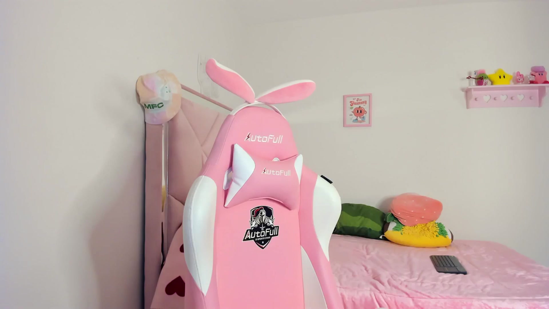 Gallery image thumbnail from Cherrycute666's myfreecams stream on, 04/13/2024, 07:33 image 3 of 20