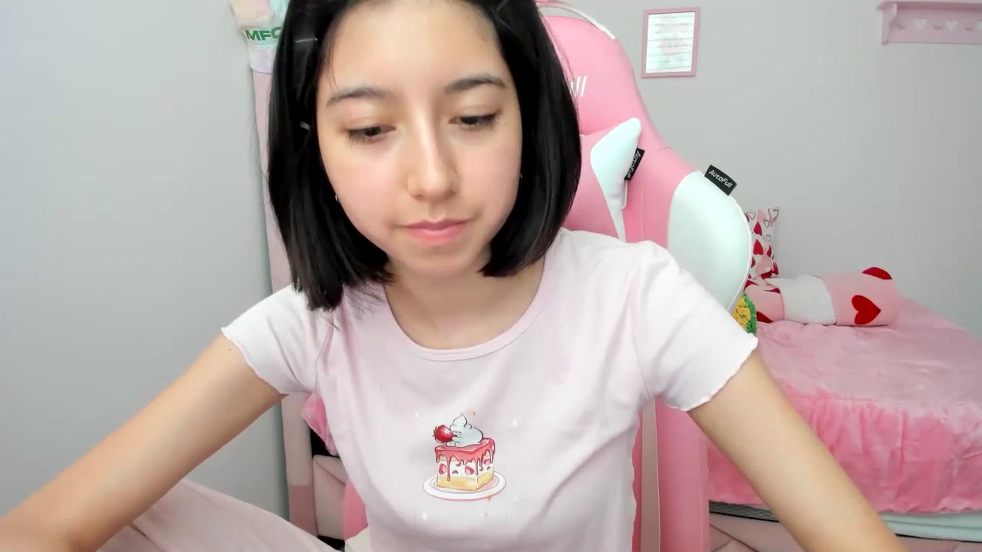 Gallery image thumbnail from Cherrycute666's myfreecams stream on, 04/15/2024, 22:14 image 17 of 20