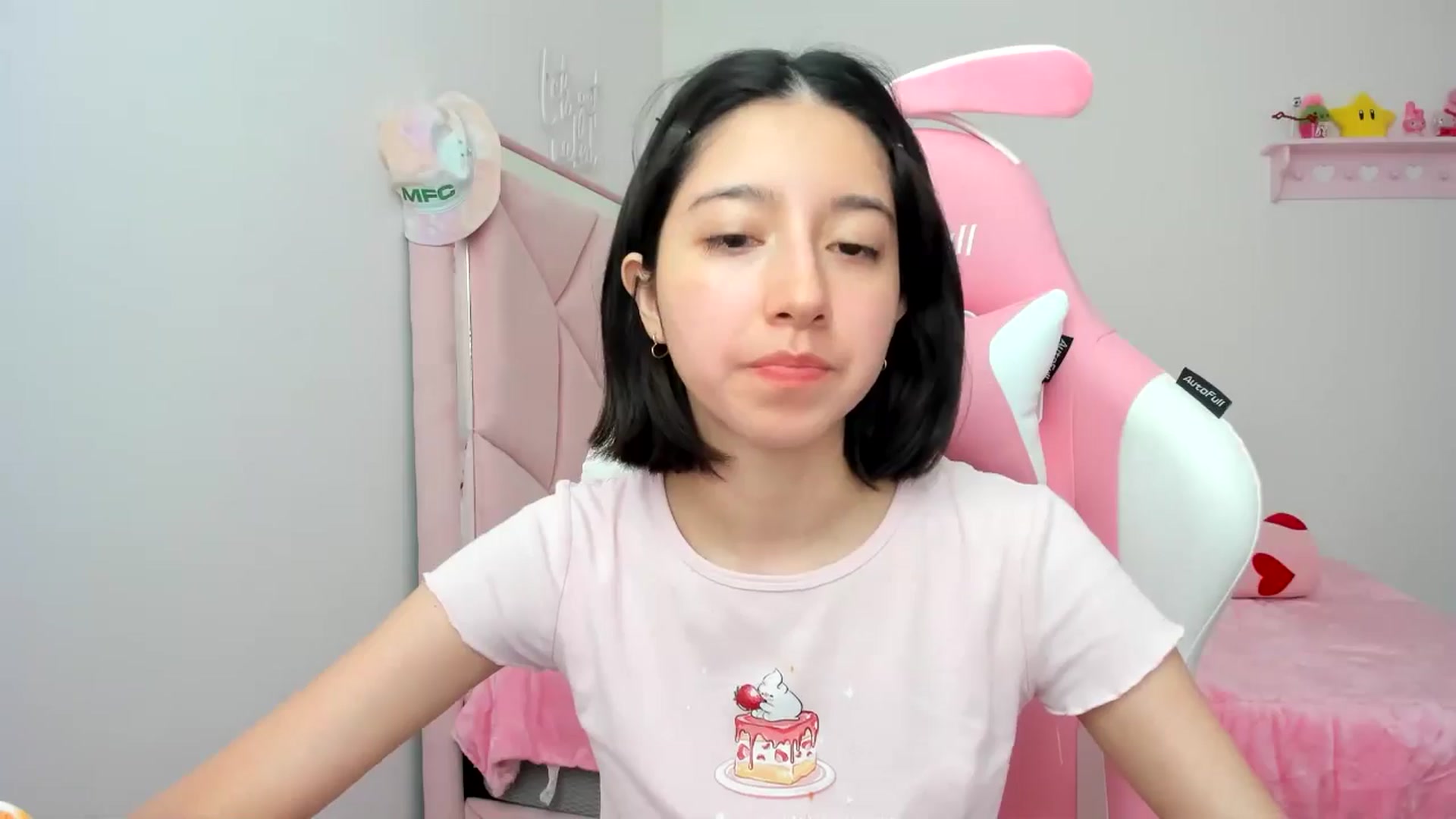 Gallery image thumbnail from Cherrycute666's myfreecams stream on, 04/15/2024, 22:14 image 2 of 20