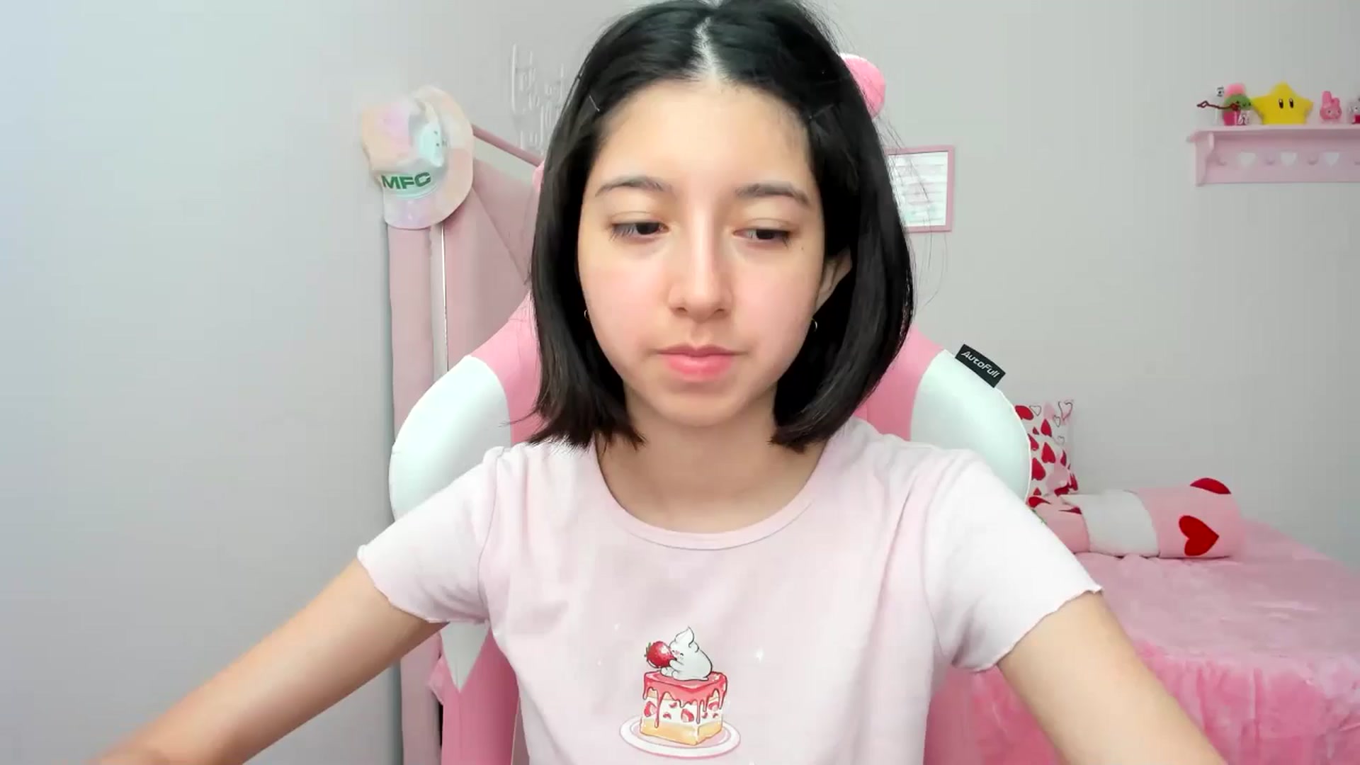 Gallery image thumbnail from Cherrycute666's myfreecams stream on, 04/15/2024, 22:14 image 1 of 20