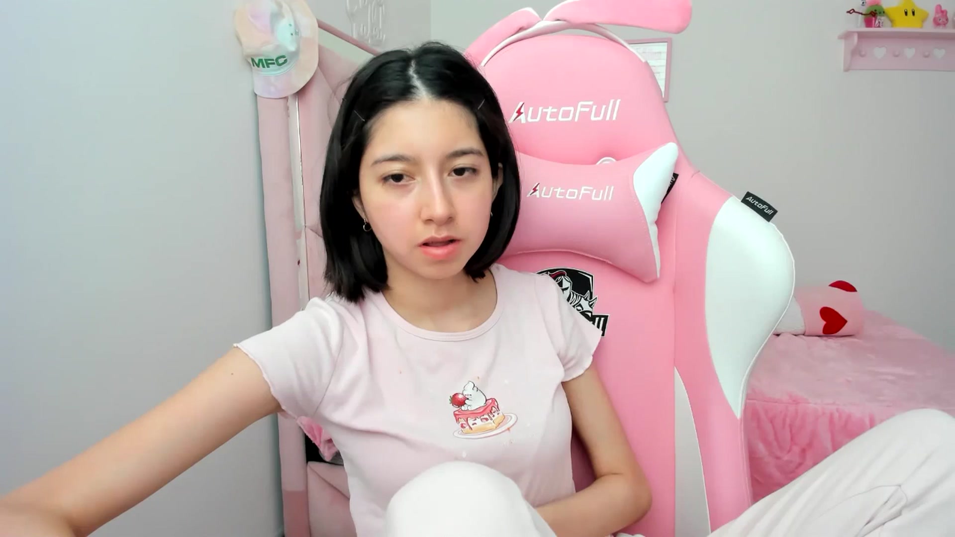 Gallery image thumbnail from Cherrycute666's myfreecams stream on, 04/15/2024, 22:14 image 3 of 20