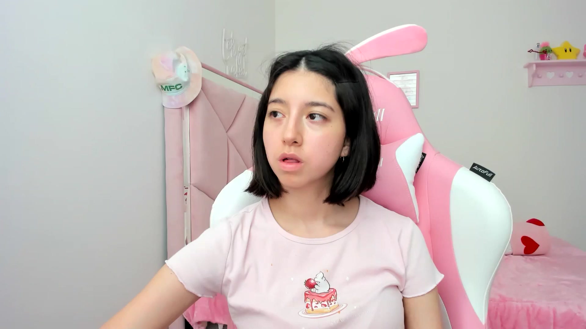 Gallery image thumbnail from Cherrycute666's myfreecams stream on, 04/15/2024, 22:14 image 19 of 20