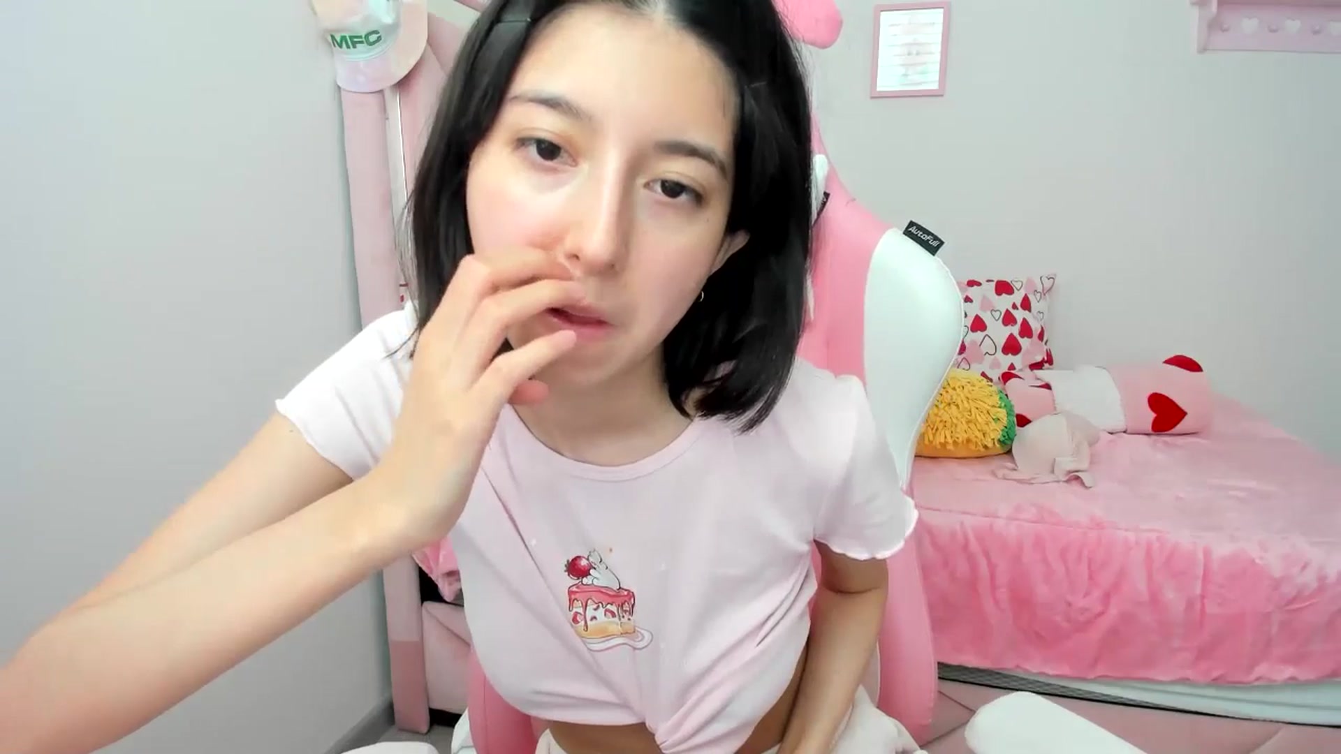 Gallery image thumbnail from Cherrycute666's myfreecams stream on, 04/16/2024, 24:02 image 3 of 20